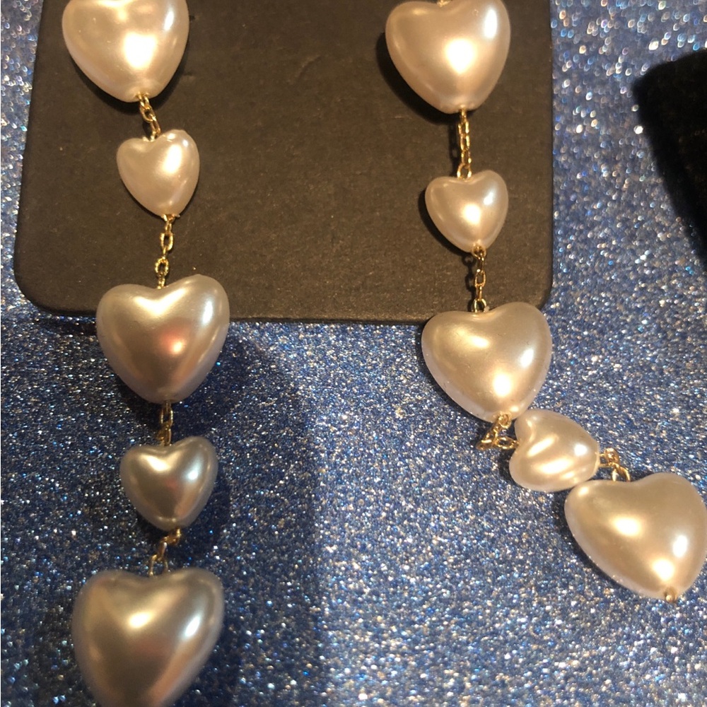 SIMONS NEW Elegant Gold and Cream Heart Earrings - Picture 3 of 4